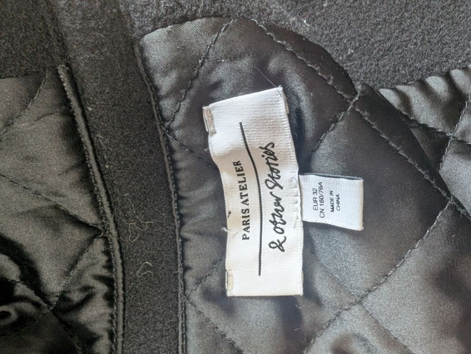 Czarny płaszcz wełniany & Other Stories wool coat