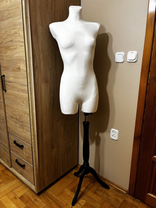 Manekin damski sklepowy roz S