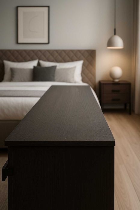 Cómoda preta com 6 gavetas