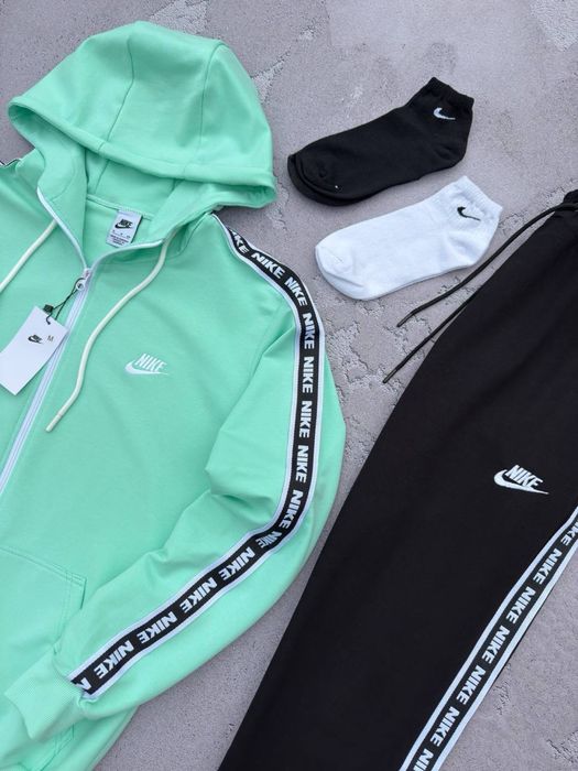 Костюм Nike: зіп худі-штани 2 пари шкарпеток у подарунок!