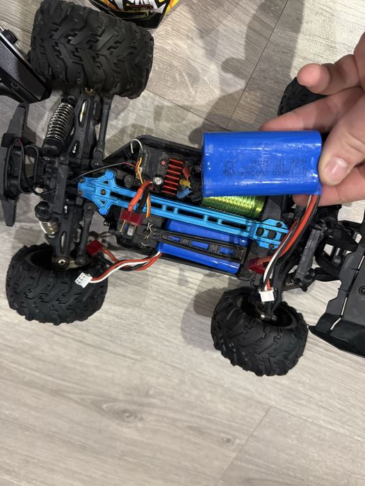 Продам мощную безщёточную RC-машинку 16102 Pro со скоростью 70+ км/ч.