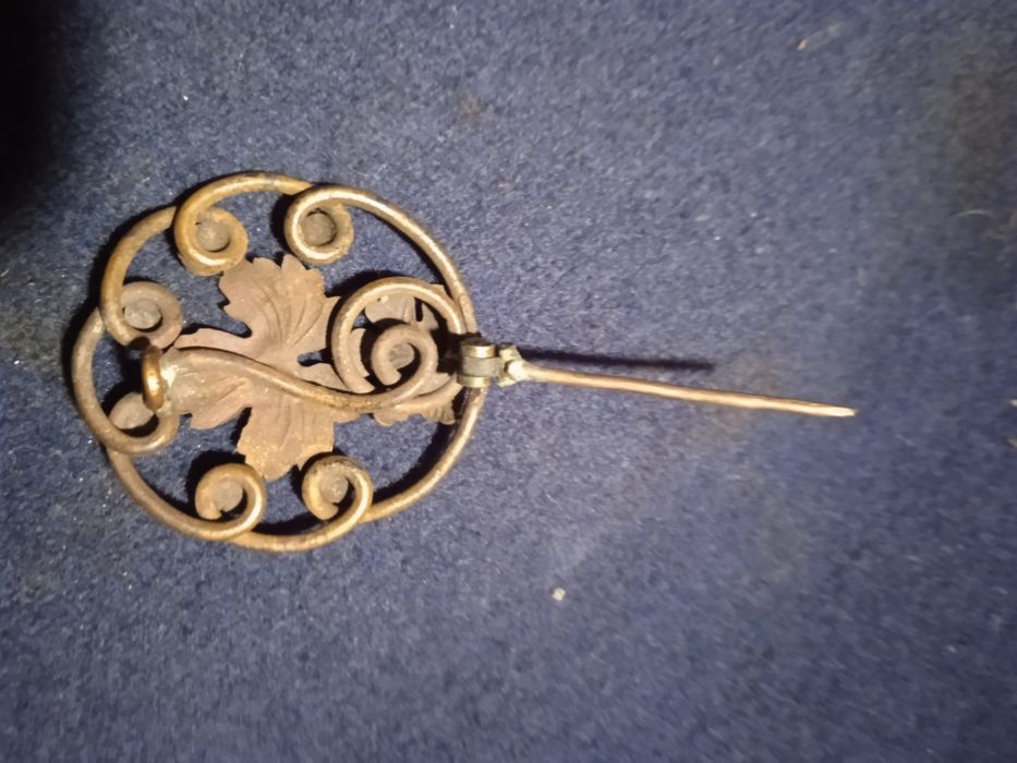 Стильна брошка  80 тих