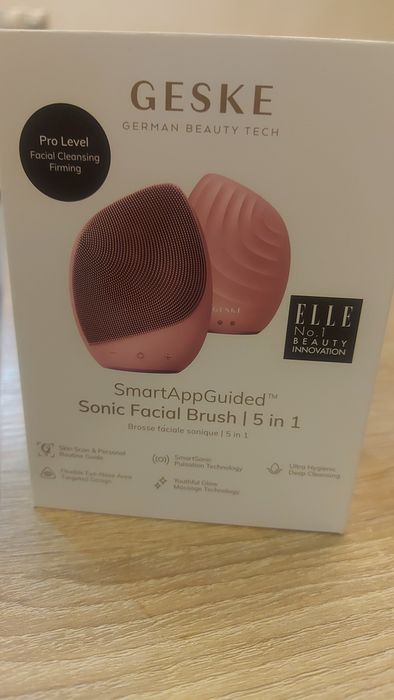 Електронна звукова щітка для обличчя, рожева
Geske Sonic Facial Brush