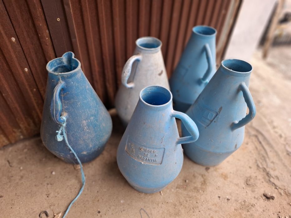 Vendo conjunto de 5 cantaros de pladtico