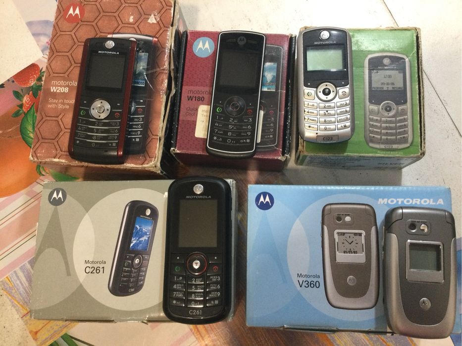 Кнопочный телефон Моторола С261 в оригинальной коробке