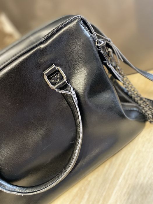 Сумка жіноча чорна з гладкої шкіри