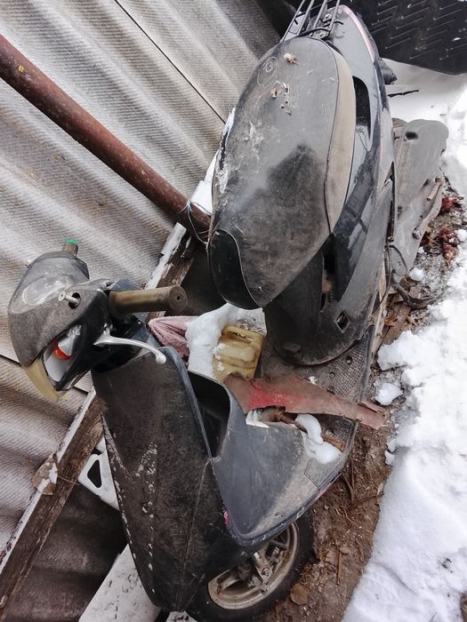 Продам скутер Suzuki або під ремонт або на запчастини