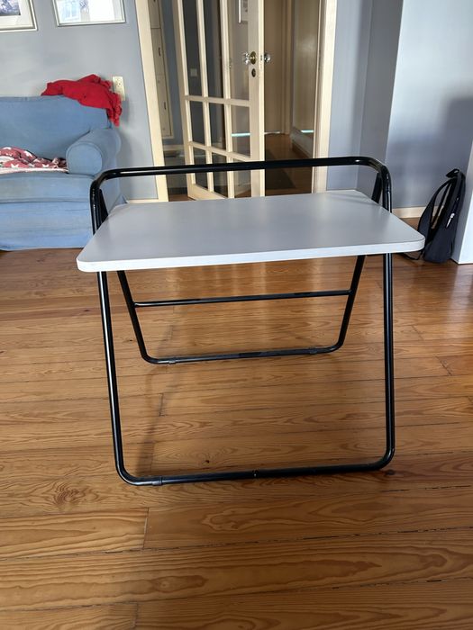 Mesa branca desdobrável