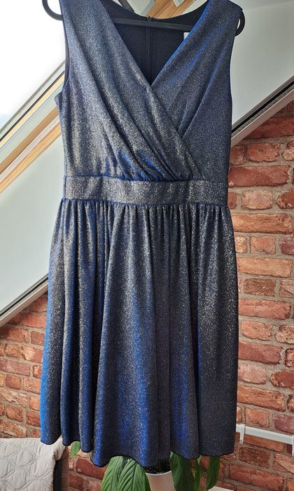 Śliczna sukienka z brokatem rozm 36