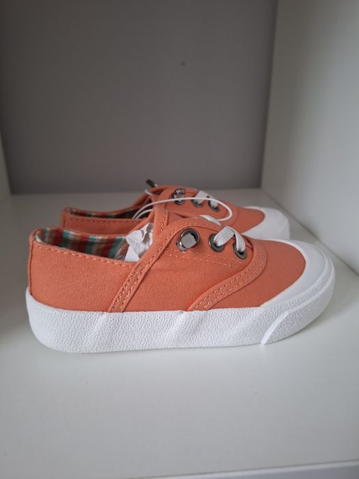 Trampki wsuwane r. 26 Reserved nowe