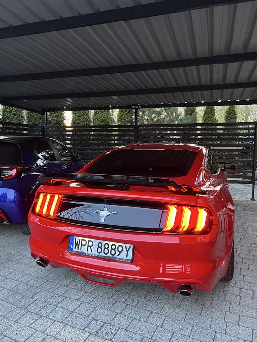 Ford Mustang 6 3.7 V6 Race Red