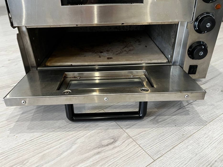 Продаж пічки для випікання піци