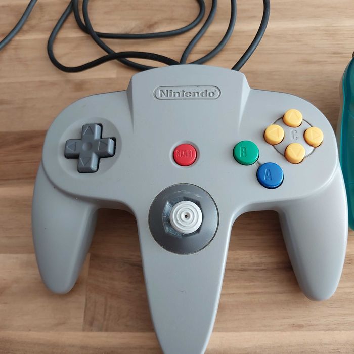 Nintendo 64 czarne
