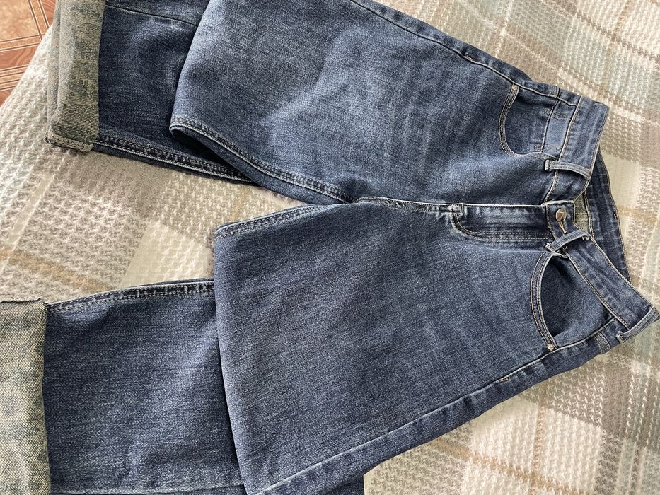 Джинси синього кольору