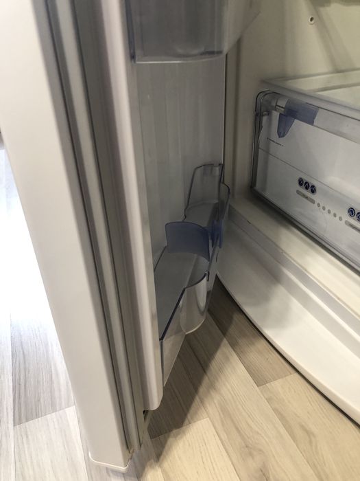 Продам холодильник Whirlpool