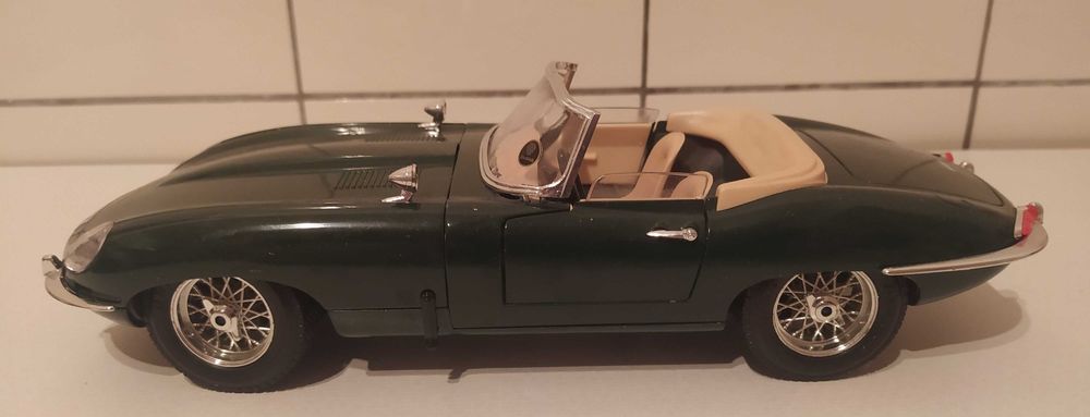 Jaguar E-Type Cabriolet 1961 Bburago 1:18
