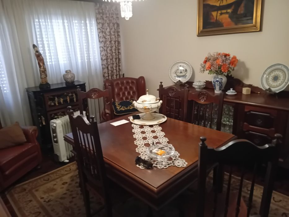 Mesa extensível em madeira de qualidade