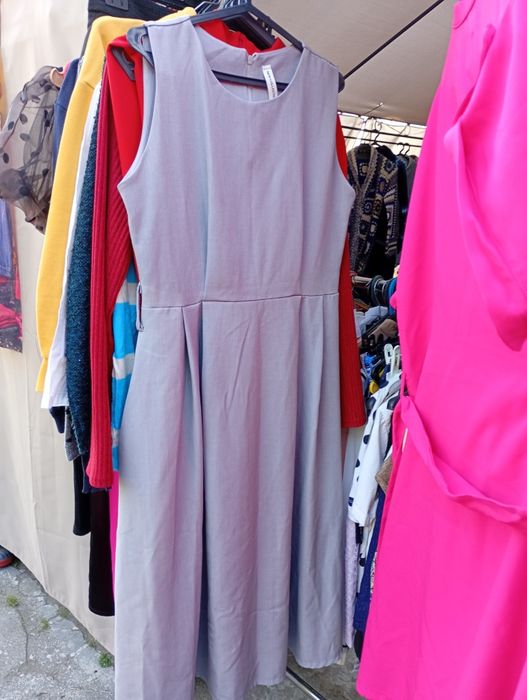 Vestidos e roupa de mulher semi nova 1€ apenas