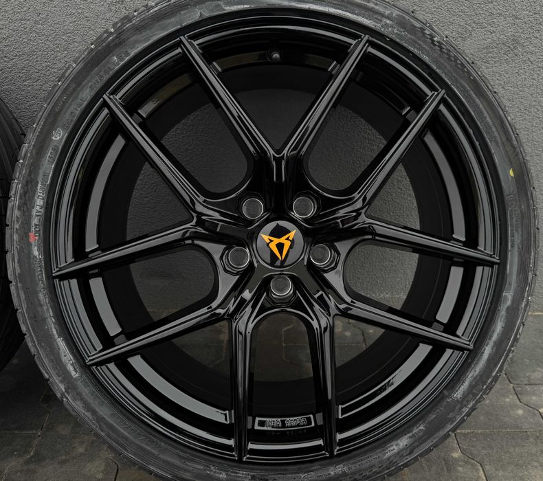 CUPRA FORMENTOR koła letnie 245/40r19 ROADX FELGI TOMASON Germany Nowe