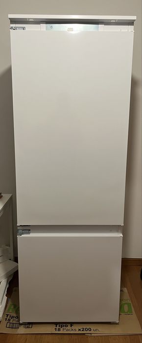 Frigorifico Encastre 70cm Whirlpool 400L