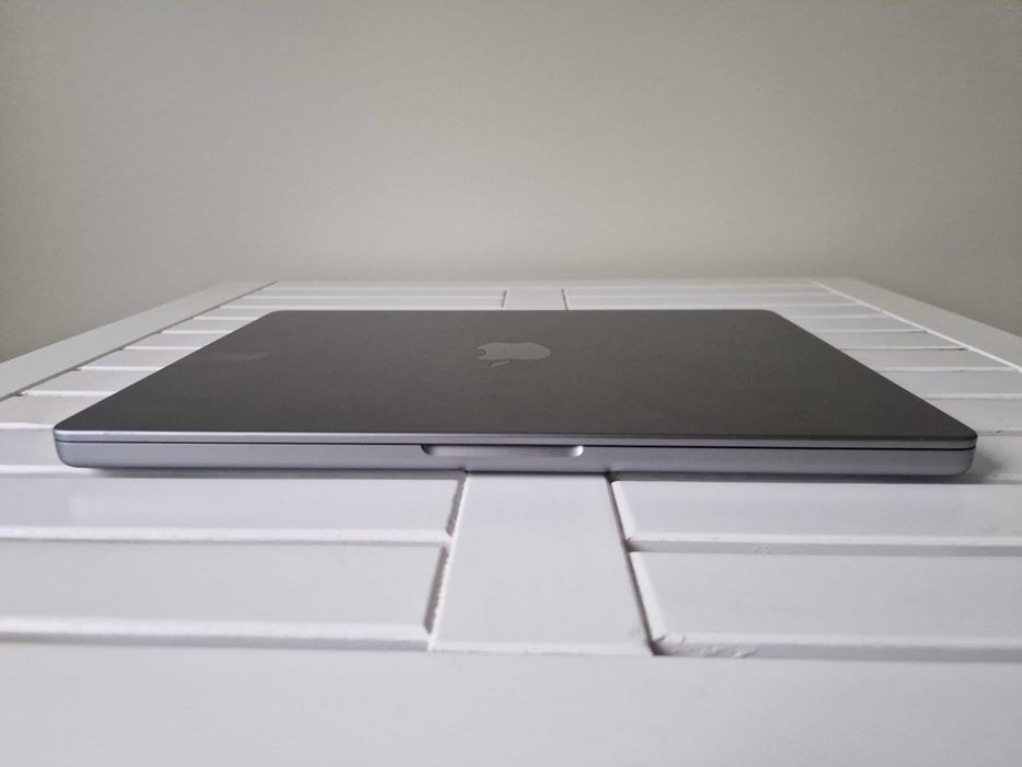 2021 Apple MacBook Pro 14 / M1 Pro / 16 / 512 / АКБ - 83 циклів / стан нового (10 / 10)