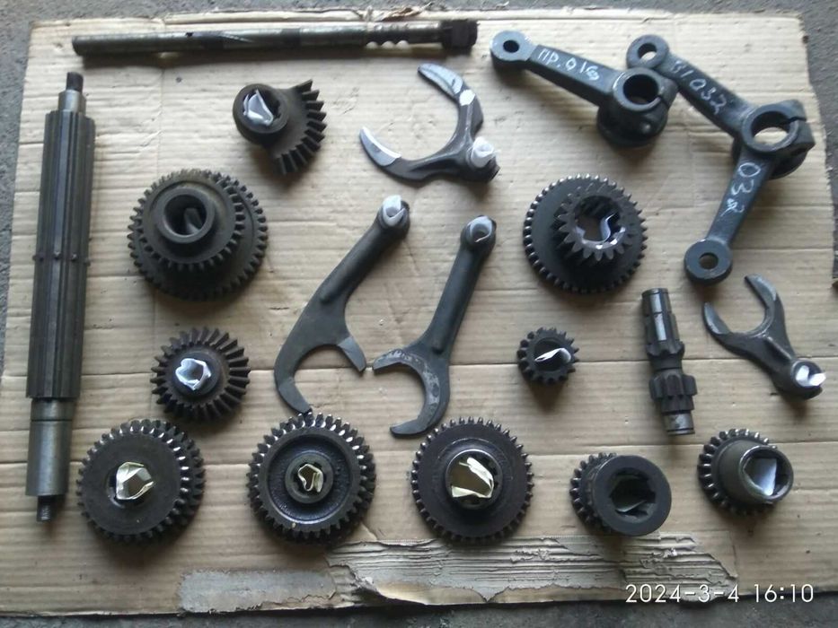 Т-16 трактор запчасти вилка вал шестерня валик блок муфта Т16