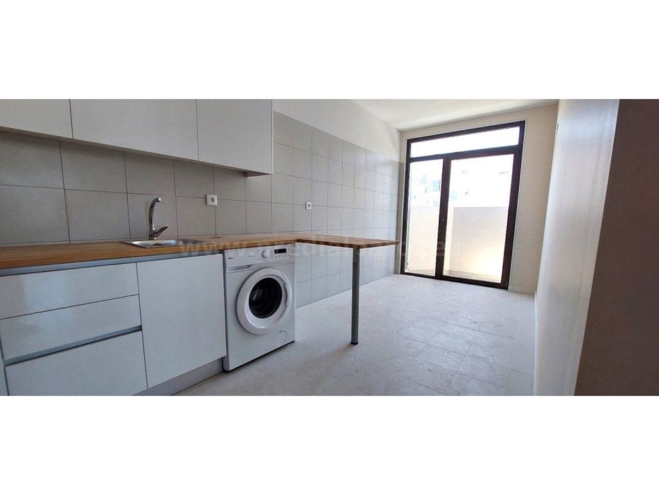 Apartamento T3 totalmente renovado, Aldoar