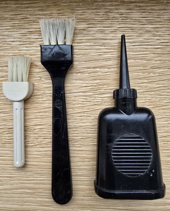 Oryginalny historyczny zestaw do maszyny do szycia Łucznik olejarka