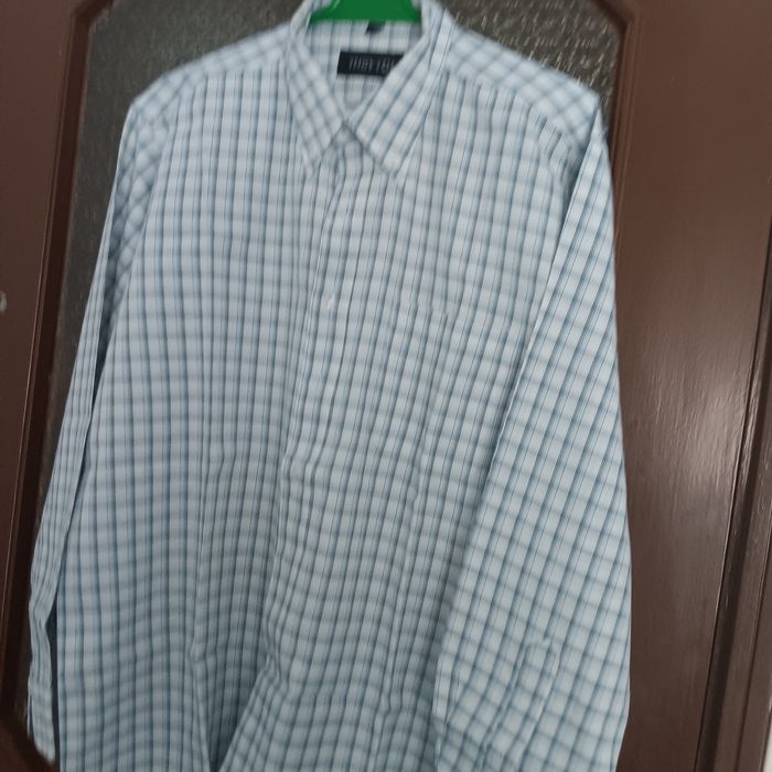 Vendo lote de 2 camisas para homem