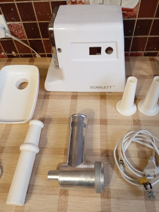 Продам электромясорубку Скарлетт по частям