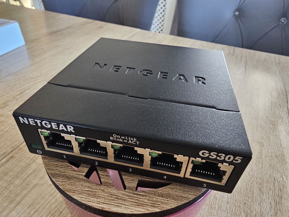 Switch NETGEAR gs305v3