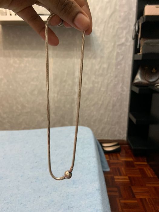 Colar de prata, marca pandora em bom estado