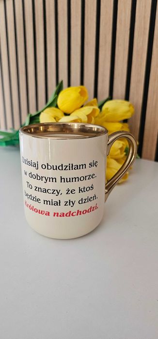 Kubek Kremowy ze Złotym Uchem Mała Mi w Koronie Napis Personalizowany