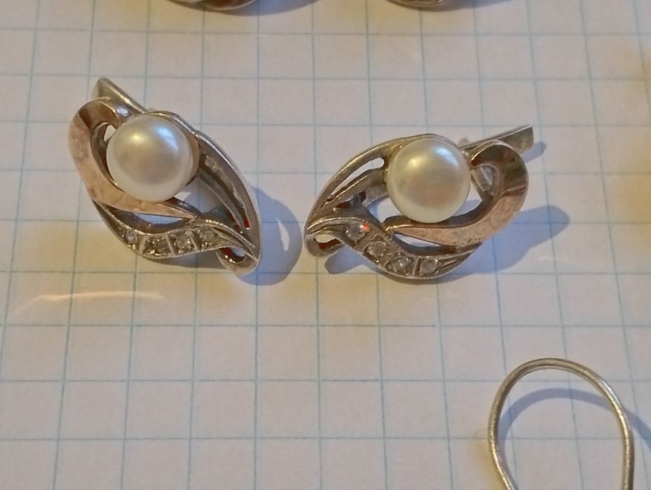 Срібні прикраси.