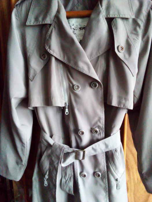 женский демисезонный плащ размер L, ширина подмышками 55 см