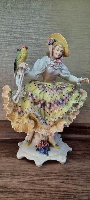 Большая, редкая  статуэтка "Дама с попугаем" Karl Ens высота 32 см.