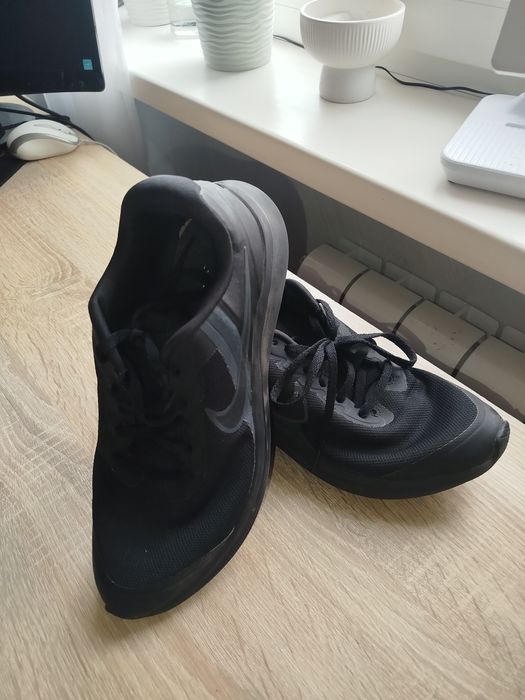Продам Nike р. 38.5