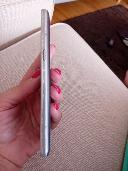 Telemóvel Samsung com carregador