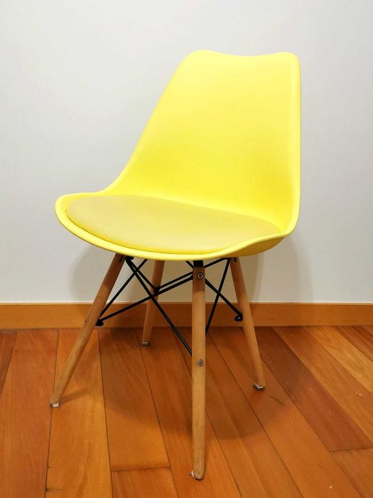 Mesa de jantar redonda + 4 cadeiras