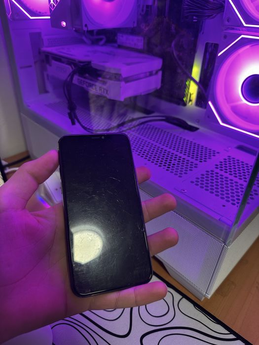 iPhone 11 Pro    .