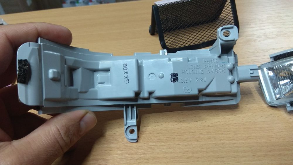 Поворотник зеркала Мазда СХ7 СХ9 новые ориг. L208-69-182 / L208-69