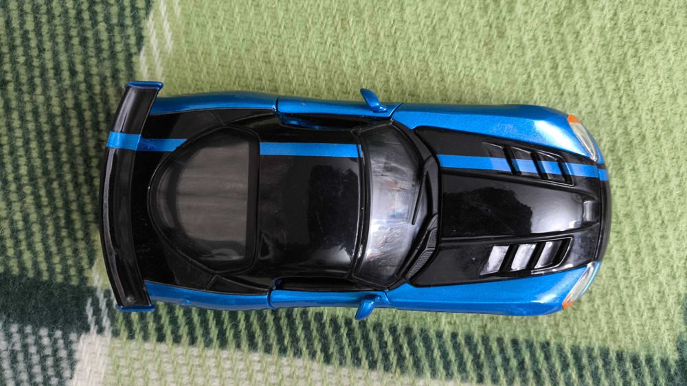 Машинка Dodge Viper SRT10 ACR 1:24 Bburago