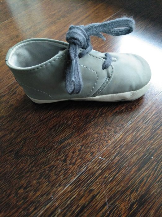 Sapato de bebé cinzentos -benetton