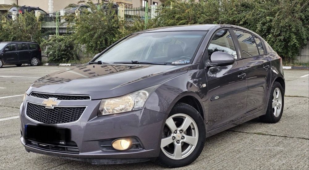 Chevrolet Cruze 1.6 LT Hatchback — 2011