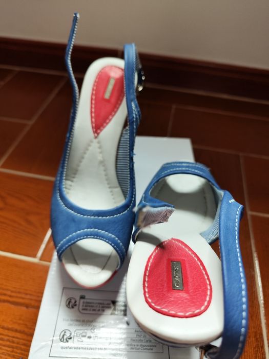 Sandálias de cunha,