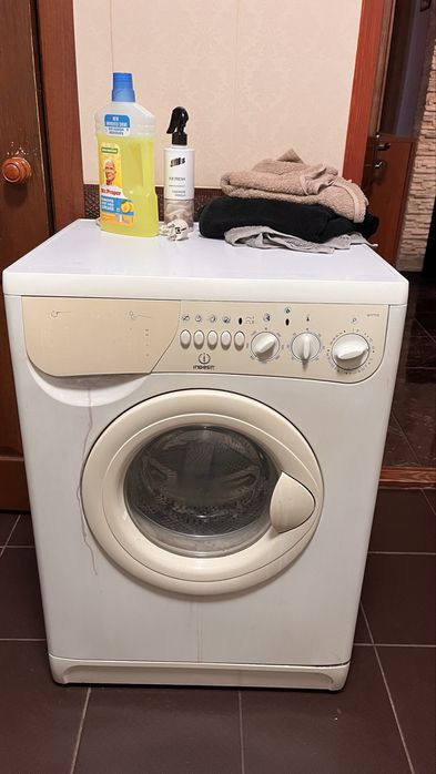 Продам пральну машину Indesit