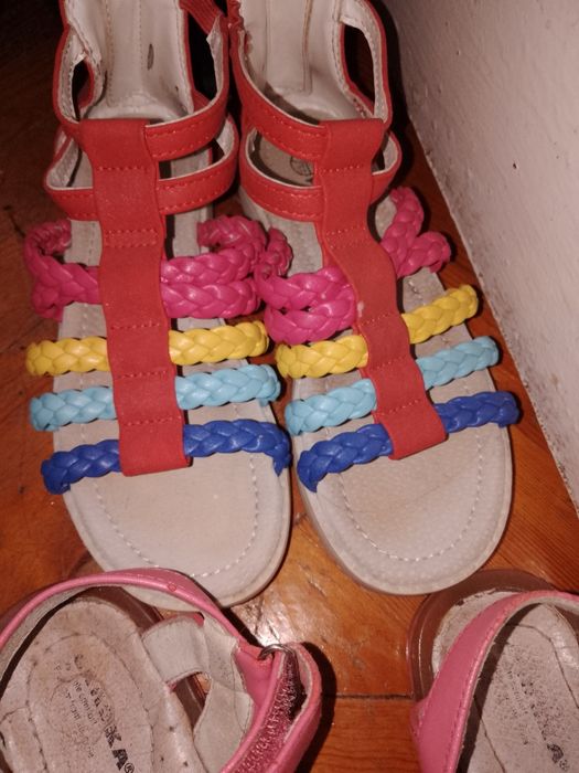 Босоніжки для дівчаток