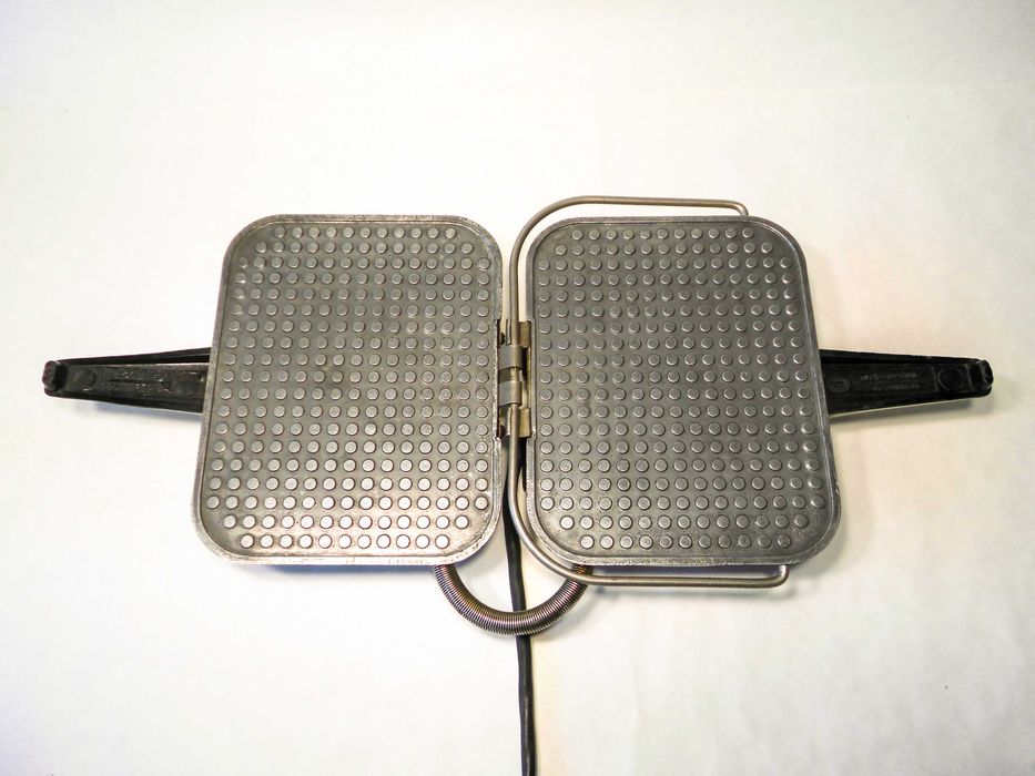 Электровафельница Ласунка ЕВ-1220