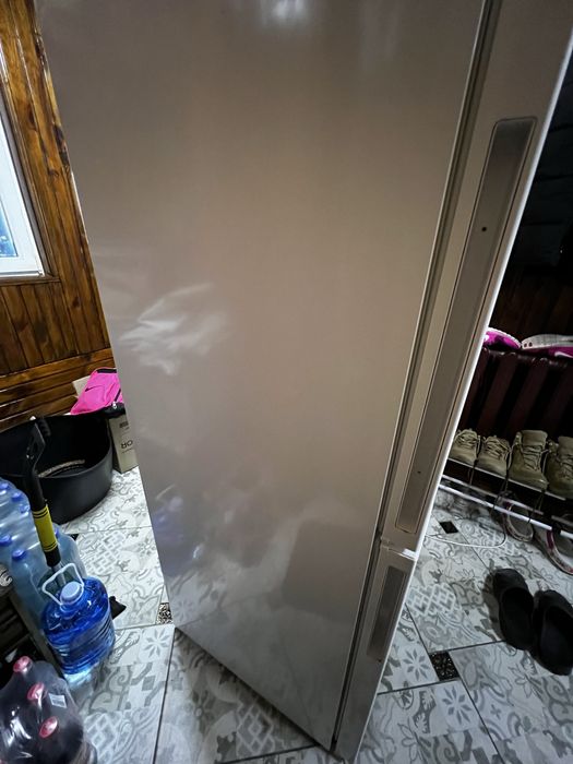 Холодильник BOSCH з нижньою морозильною камерою