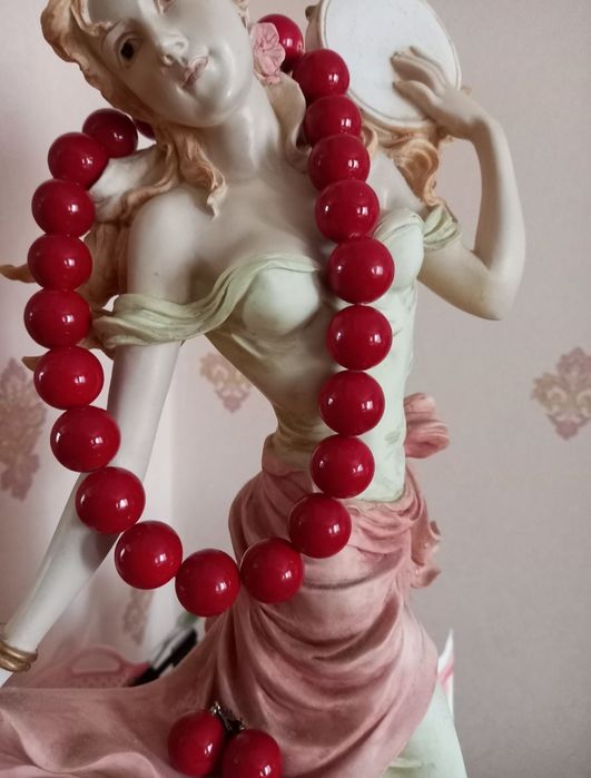 Продам бусы с корала, серебряные  кулоны